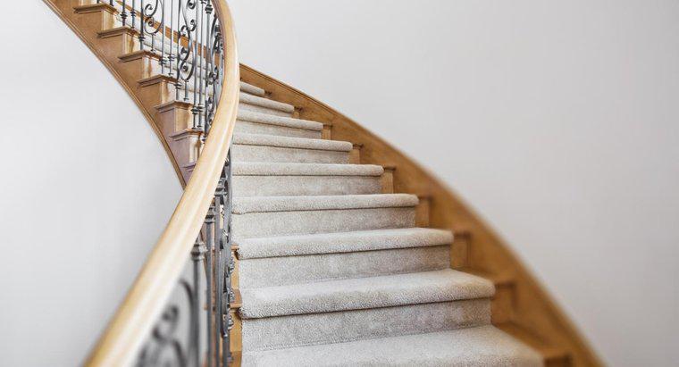 Jaka jest standardowa wysokość poręczy na schody?