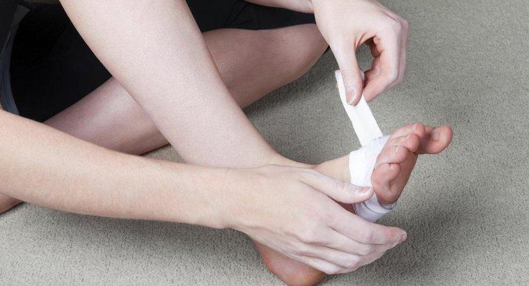 Co powoduje ból w dolnej części stopy?