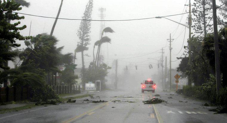 Kiedy huragan Wilma trafił na Florydę?