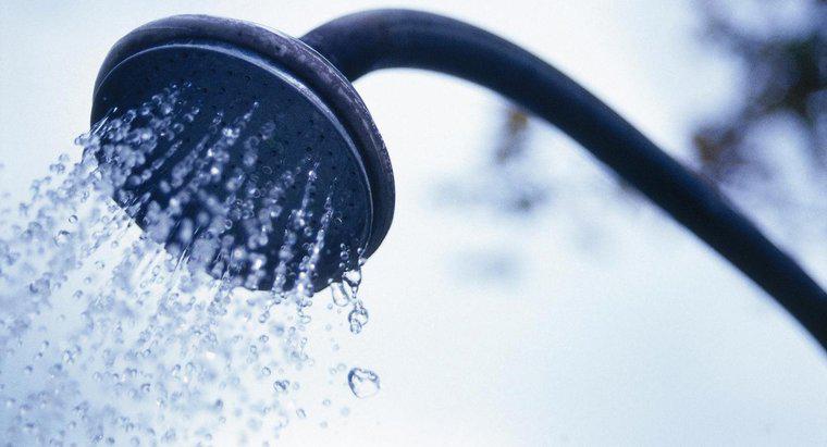 Jakie jest natężenie przepływu typowego prysznica?