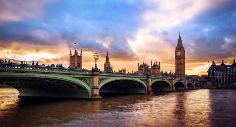 Jak nazywa się rzeka, która płynie przez Londyn?