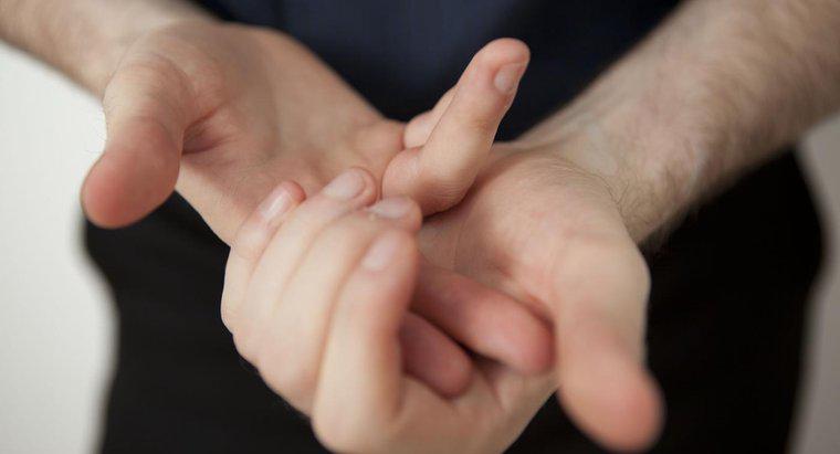 Dlaczego ludzie dostają Split Fingernails?