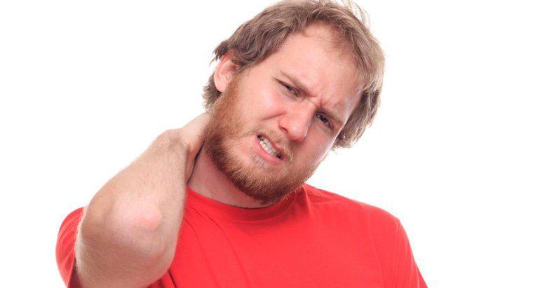 Jakie są główne objawy wybrzuszenia dysku w szyi?