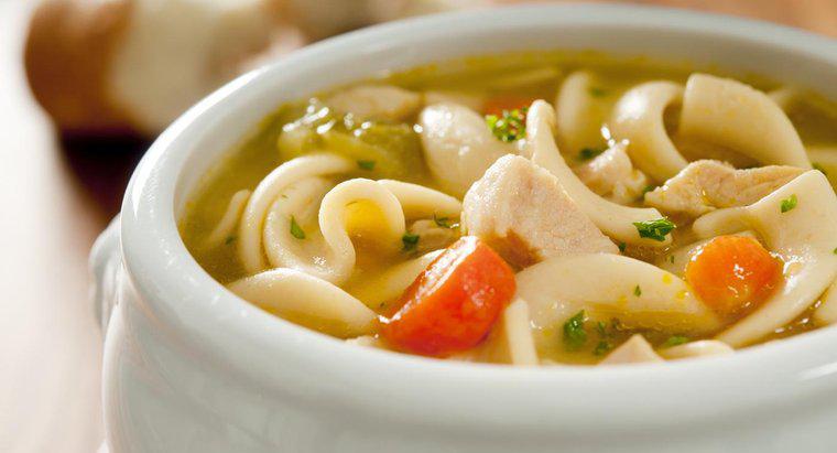 Jakie przyprawy powinny być używane w zupie drobiowej?