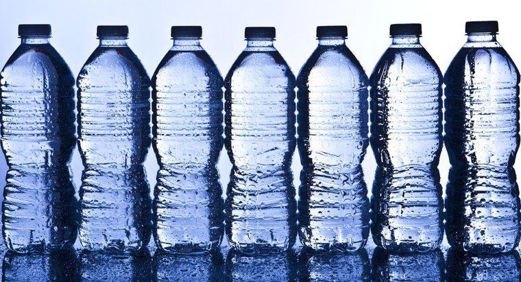Jakie są plusy i minusy plastikowych butelek?