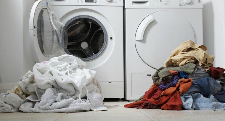Czy lepiej jest odwrócić ubrania, kiedy je myjesz?
