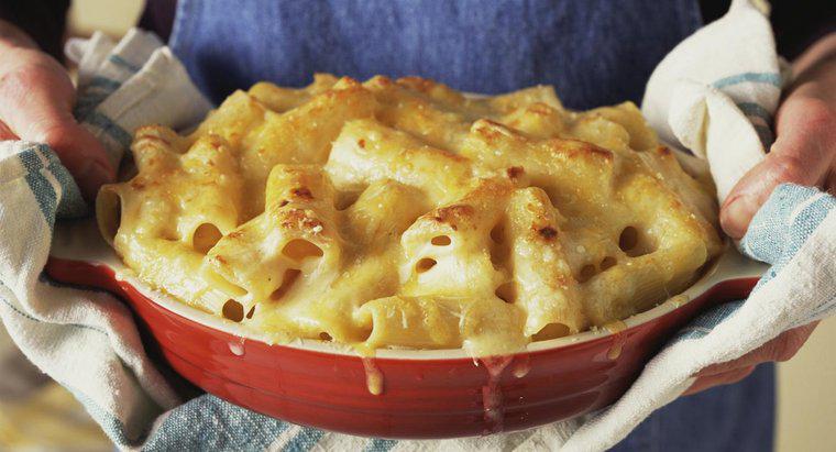 Co to jest dobry przepis na zapiekany makaron i ser?
