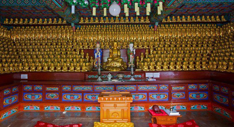 Jak wygląda wewnątrz świątyni buddyjskiej?