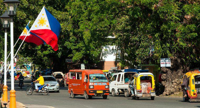Czym jest symbolizm wyrażony przez flagę filipińską?