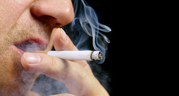 Jak usunąć plamy z tytoniu od zębów?