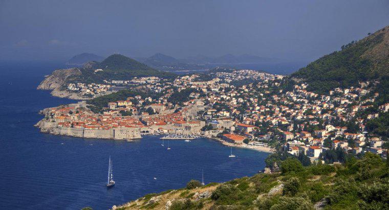 Jakie kraje graniczą z Morzem Adriatyckim?