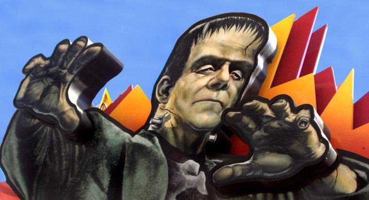 Jakie są przykłady spowiedzi w Frankensteinie?