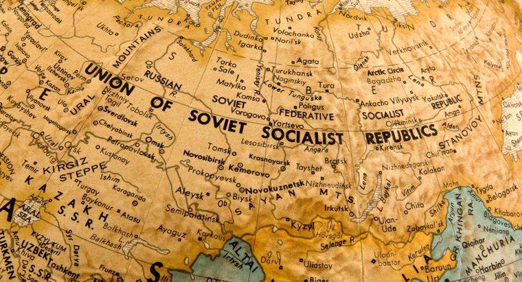 Co oznacza "ZSRR"?