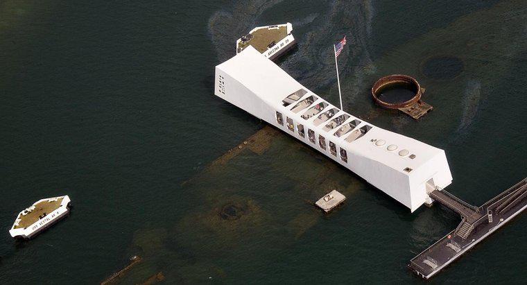 Ile osób zmarło w Pearl Harbor?
