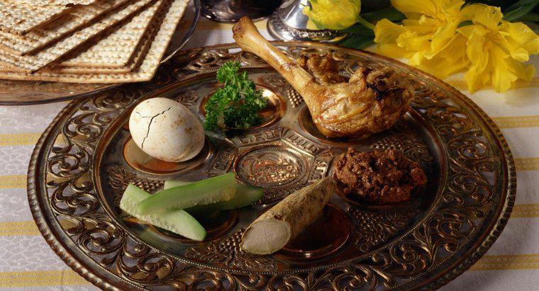 Jaki jest cel każdego jedzenia na talerzu Seder?