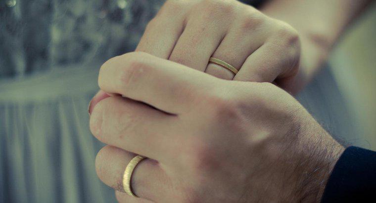 Jak obliczyć rozmiar pierścionka męskiego i żeńskiego?