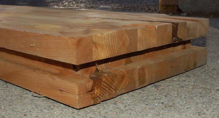 Ile kosztuje Lowes za 2x4 kawałki drewna?