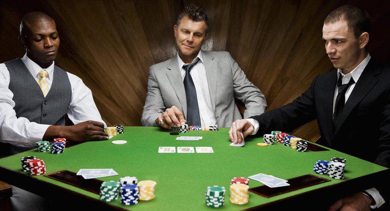 Jakie są standardowe wymiary stołu do gry w karty?