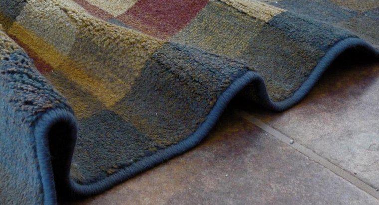W jaki sposób pomarszczony dywanik może zostać spłaszczony?