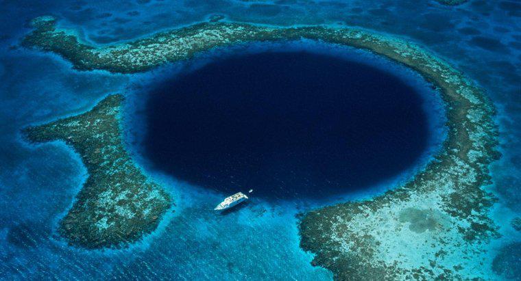 Co to jest Great Blue Hole?