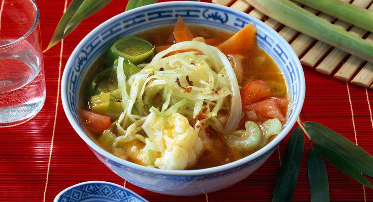 Co najlepiej przyprawić zupa z kapusty warzywnej?