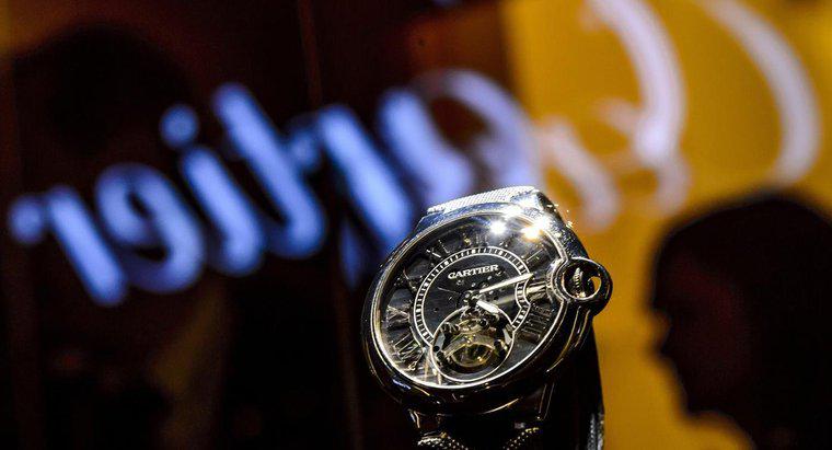 Gdzie można znaleźć numer seryjny zegarka Cartiera?