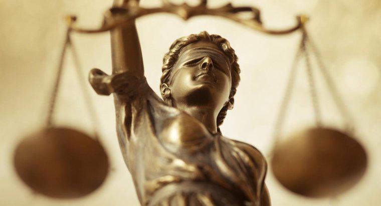 Jaka jest różnica między prawem a sprawiedliwością?