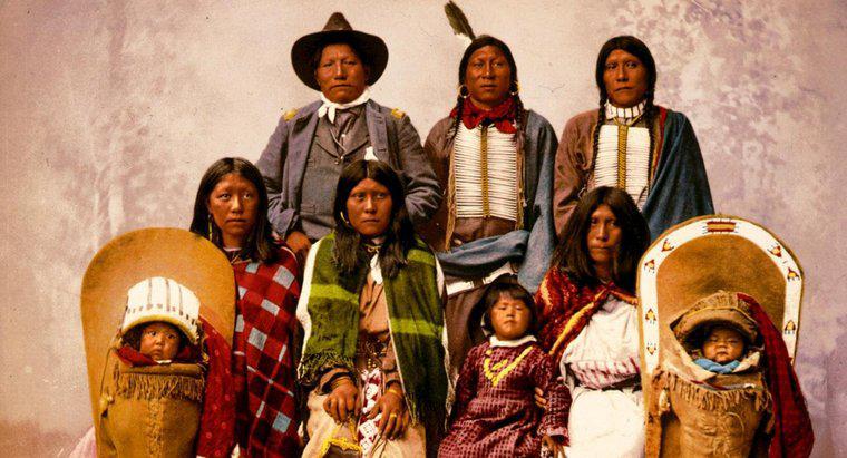 Jaki rodzaj odzieży nosili rdzenni Amerykanie?