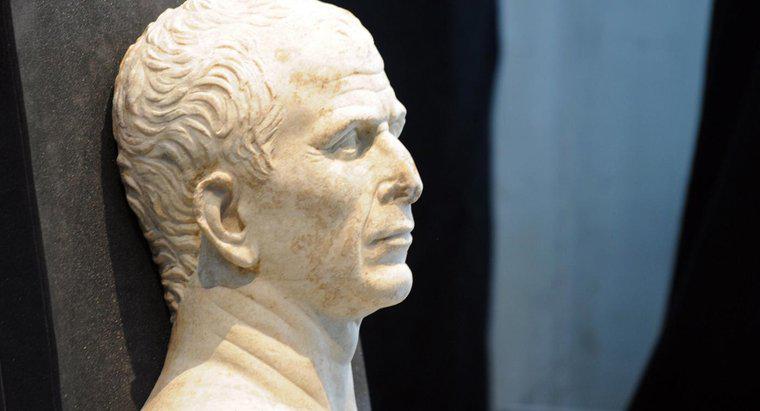 Jakie są złe rzeczy o Juliuszu Cezarze?
