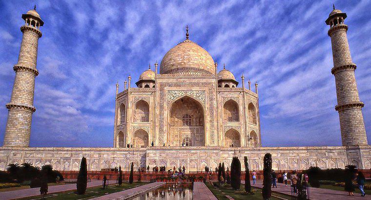 Kiedy powstał Taj Mahal?