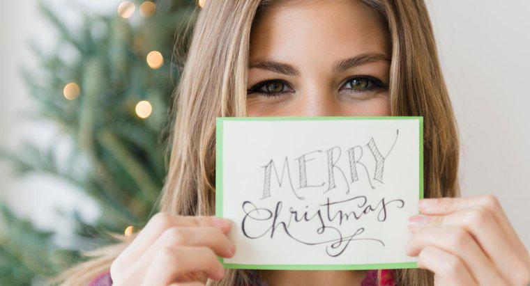 Jakie są dobre słowa na świąteczną kartkę z życzeniami?