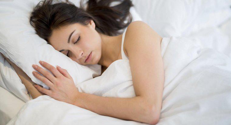 Jakie są przyczyny odrętwienia w rękach podczas snu?