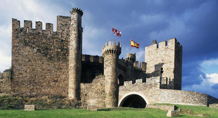 Kto mieszkał w zamkach w średniowieczu?