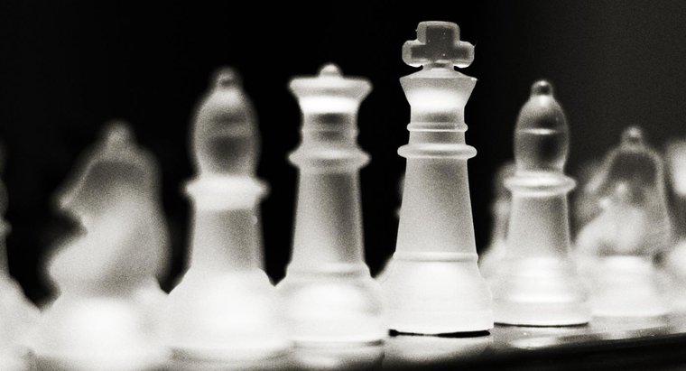 Czy król może wziąć sztukę w szachy?