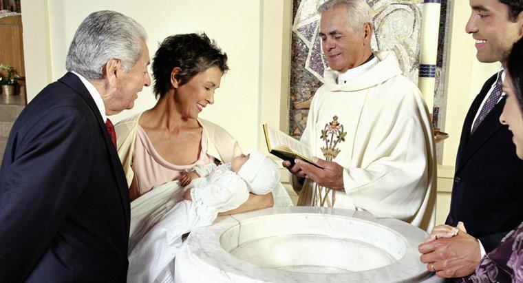 Co się dzieje podczas ceremonii chrztu?