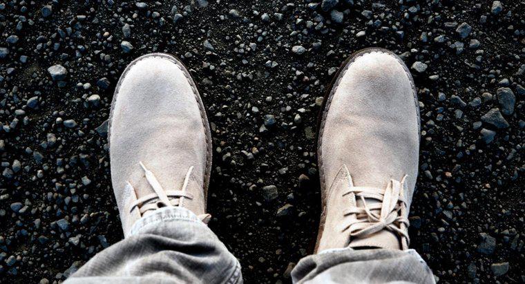 Jakie są domowe środki do czyszczenia zamszowych butów?