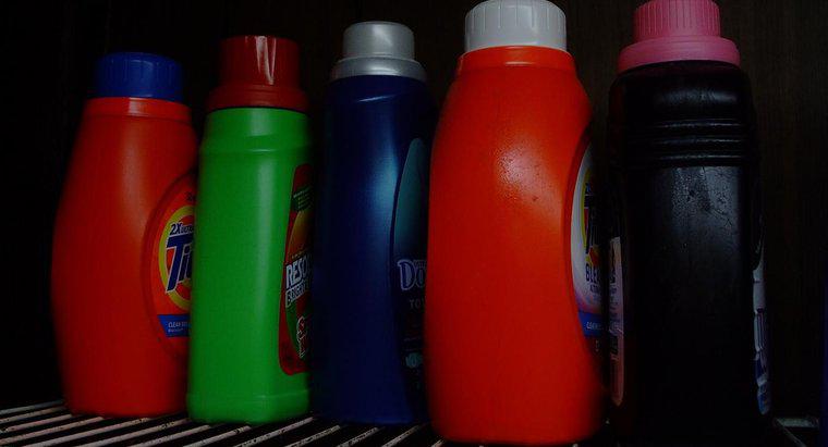 Jakie są marki detergentów o niskiej sypkości?