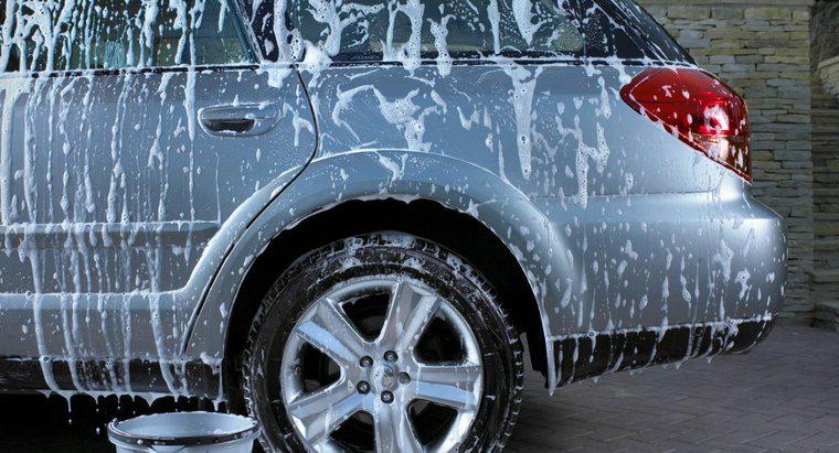 Czy mogę używać mydła w zmywarce do mycia samochodu?