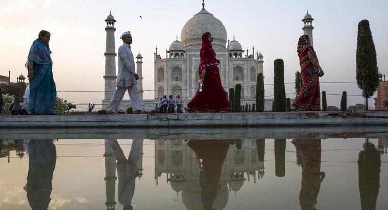 Dlaczego ludzie odwiedzają Taj Mahal?