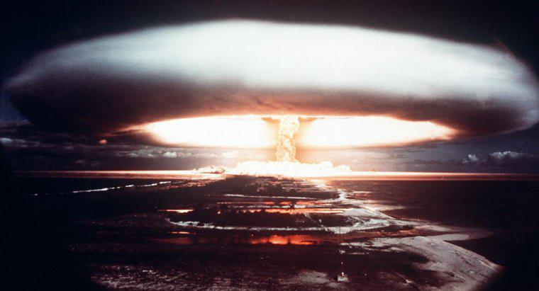 Jakie są zalety i wady broni jądrowej?