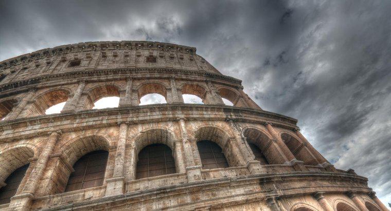Jakie materiały zostały użyte do budowy Koloseum?