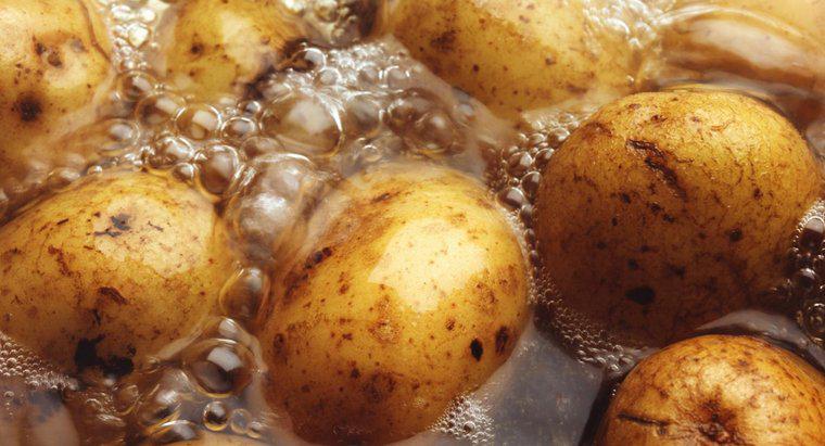 Dlaczego gotowane ziemniaki zmieniają kolor na czarny?