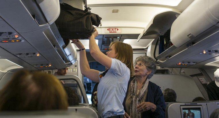Jakie są zasady bagażu podręcznego JetBlue Airlines?