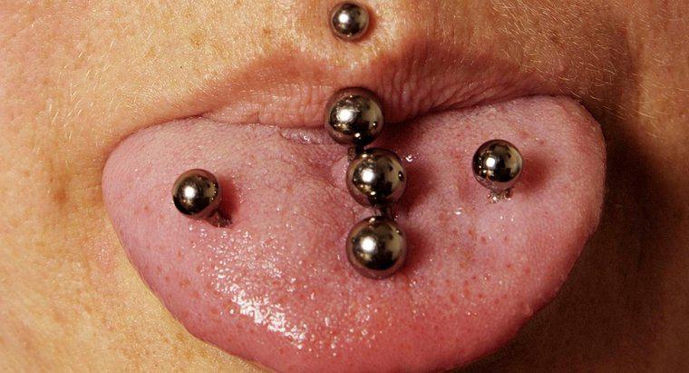 Co to są "gryzie jad" w piercingach?