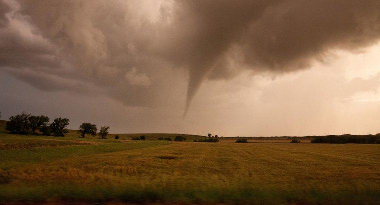 Kiedy jest sezon Tornado w Kansas?