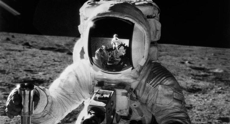 Jak pióro uratowało Neila Armstronga i Buzza Aldrina?