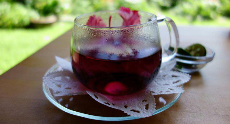 Jakie są niektóre korzyści zdrowotne wynikające z picia herbaty Hibiscus?