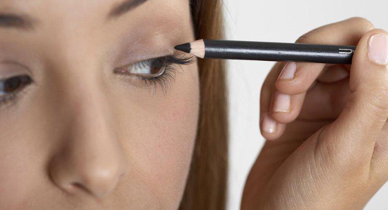 Jak zapobiegasz rozmazaniu Eyeliner?