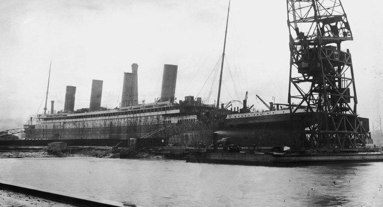 Jak wiele pokładów ma Titanic?
