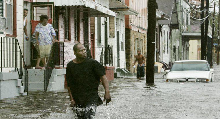 Jak długo działał huragan Katrina?